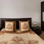 Апартамент Bellevue Beachfront Paradise *