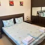 Апартамент Bellevue Beachfront Paradise *