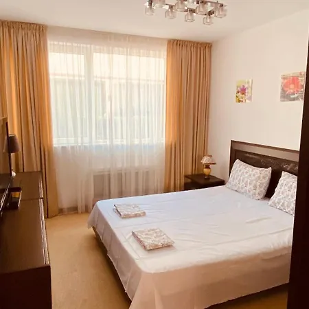 Bellevue Beachfront Paradise דירה