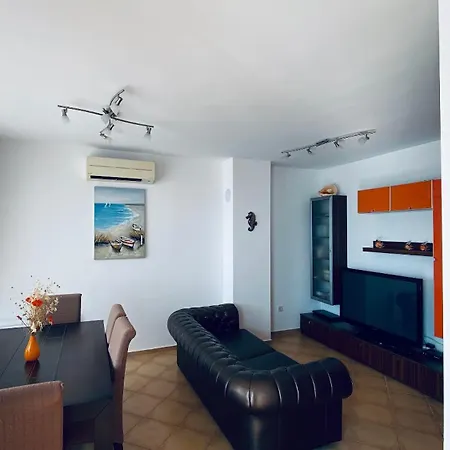 Bellevue Beachfront Paradise דירה *