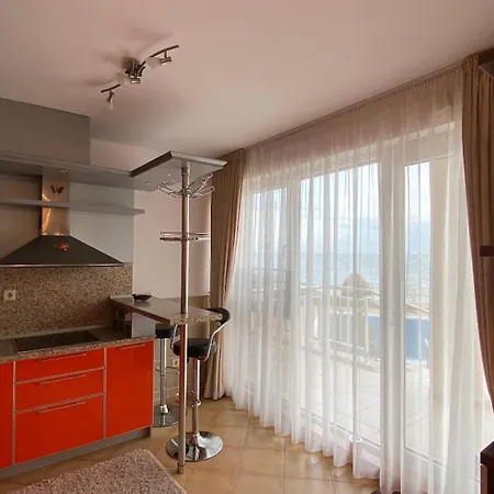 דירה Bellevue Beachfront Paradise רבדה