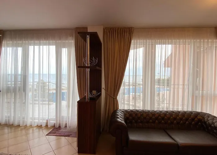 Bellevue Beachfront Paradise Lägenhet