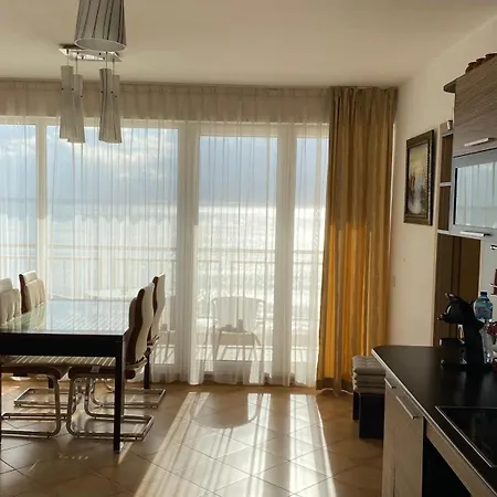 Bellevue Beachfront Paradise Διαμέρισμα *
