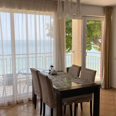 Bellevue Beachfront Paradise Lejlighed