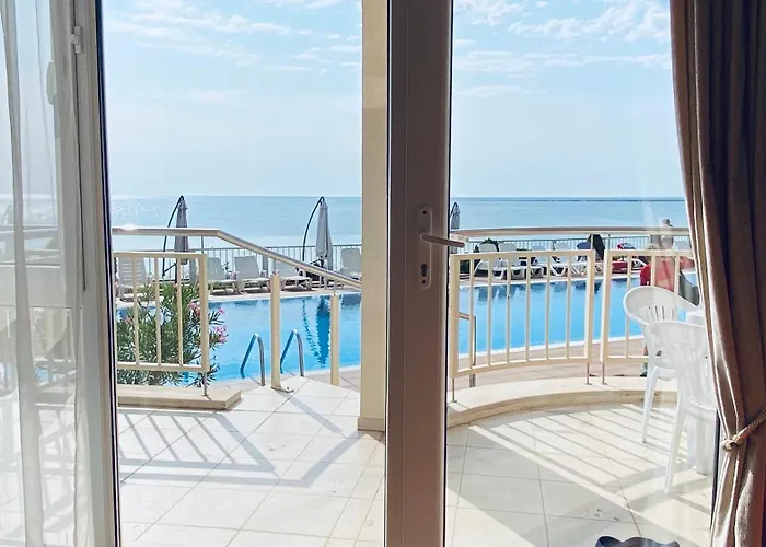 Bellevue Beachfront Paradise *