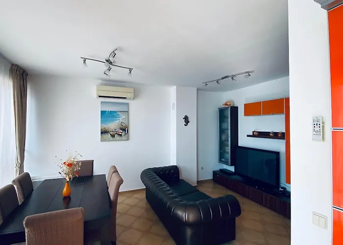 Bellevue Beachfront Paradise Apartment *