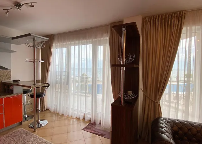 Bellevue Beachfront Paradise Apartment