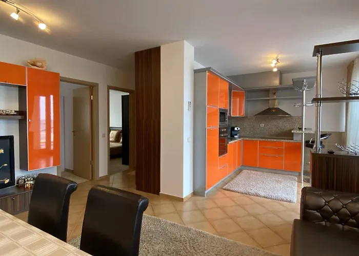 Bellevue Beachfront Paradise Apartment